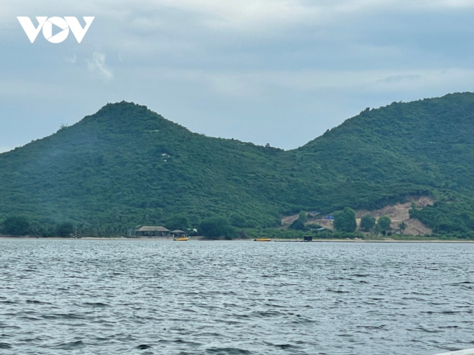Hàng ngàn m2 ở đảo Điệp Sơn đã bị đào bới trái phép.