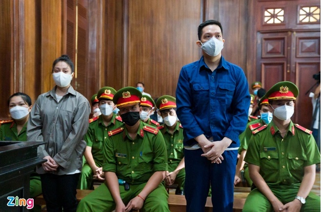 Nguyễn Kim Trung Thái và Nguyễn Võ Quỳnh Trang tại tòa hồi tháng 7. Ảnh: Chí Hùng.