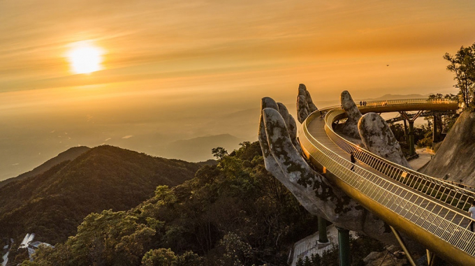 Cây cầu du lịch biểu tượng hàng đầu thế giới (World's Leading Iconic Tourist Bridge 2022) - Cầu Vàng, Sun World Bà Nà Hills NGUYỄN TÚ