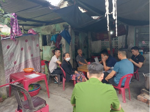 Công an gặp người thân của gia đình ông Trần Văn Sáo để xác minh thông tin vụ việc