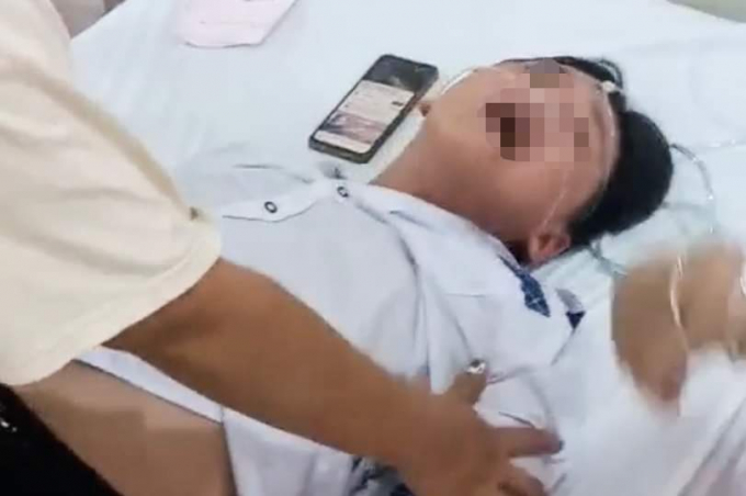Nam sinh P. đang được điều trị tại bệnh viện
