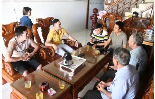 Các ngư dân kể lại sự việc sống sót 6 ngày trên bãi đá không người ở