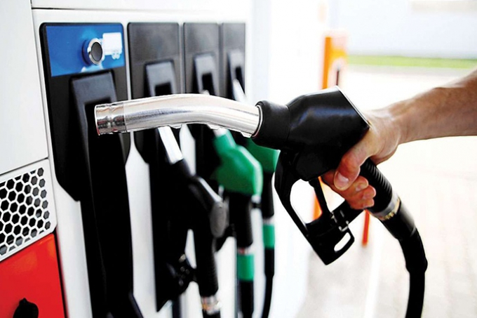 Giá dầu thô xuống đáy một năm, giá xăng kỳ tới có thể giảm mạnh. (Ảnh minh họa)