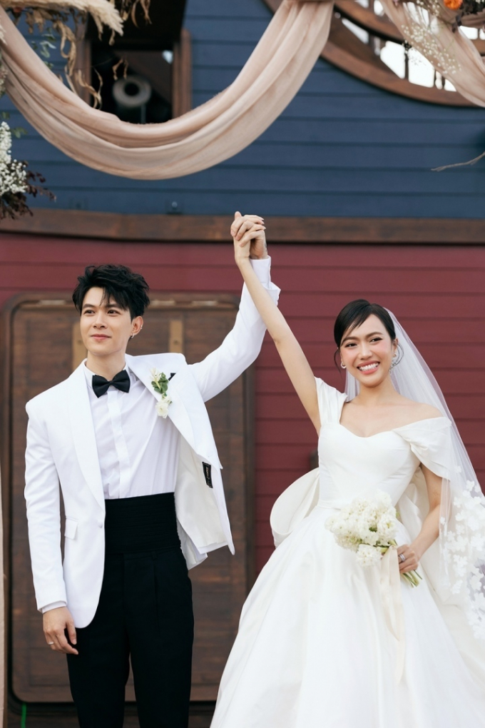 Sau 7 năm yêu nhau, Anh Tú và Diệu Nhi làm đám cưới.