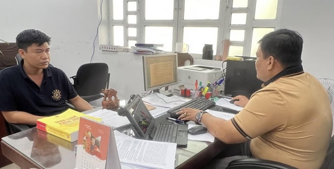 Phùng Thế Tài làm việc với cơ quan công an. Ảnh: CACC