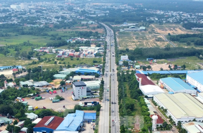 Ngành chức năng Bình Dương kiến nghị không xây dựng kinh doanh nhà ở để bán ven trục đường kết nối vùng