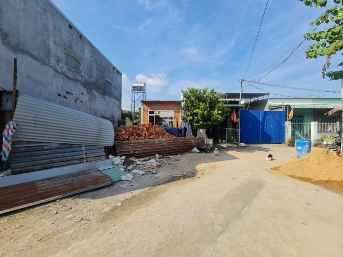 Một góc khu đất nông nghiệp quy hoạch khu vui chơi giải trí công cộng tại tờ 46 thửa 316 đang xây dựng công trình mới có thể hiểu tương lai gần hình thành khu vui chơi là điều khó thực hiện.