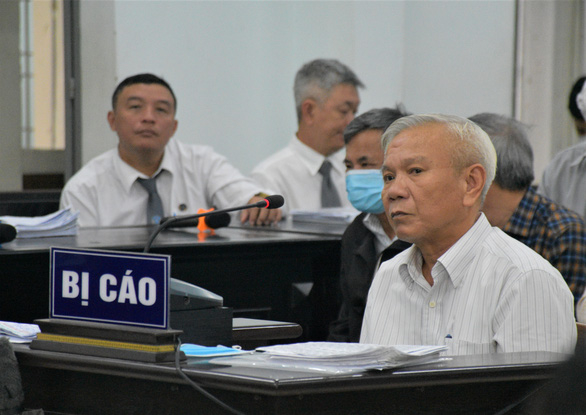 Ông Lê Văn Dẽ, cựu giám đốc Sở Xây dựng, tại phiên tòa chiều 24-12 - Ảnh: MINH CHIẾN