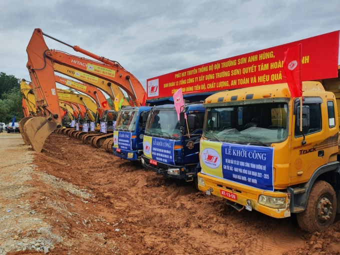 Bộ GTVT đồng loạt khởi công 12 dự án thành phần cao tốc Bắc - Nam. Ảnh: Huy Trường