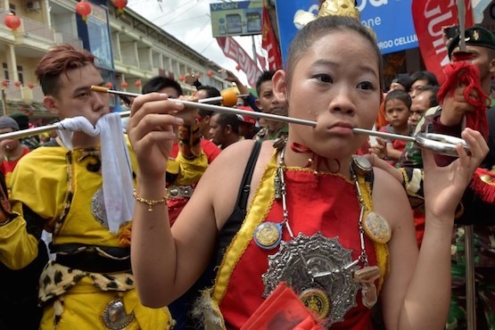Lễ hội Cap Go Meh ở Indonesia. Ảnh: AFP