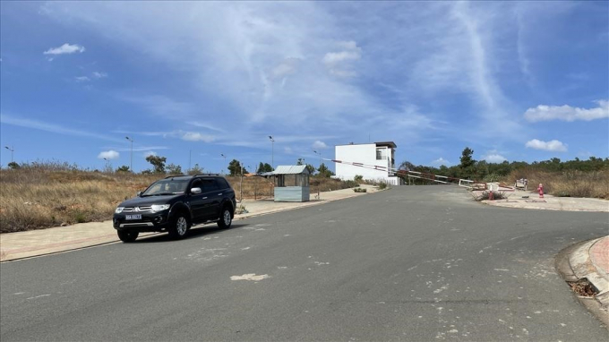 Đất thuộc quỹ đất hai bên đường ĐT.706B phường Phú Hài, TP.Phan Thiết, tỉnh Bình Thuận. Ảnh: DUY TUẤN