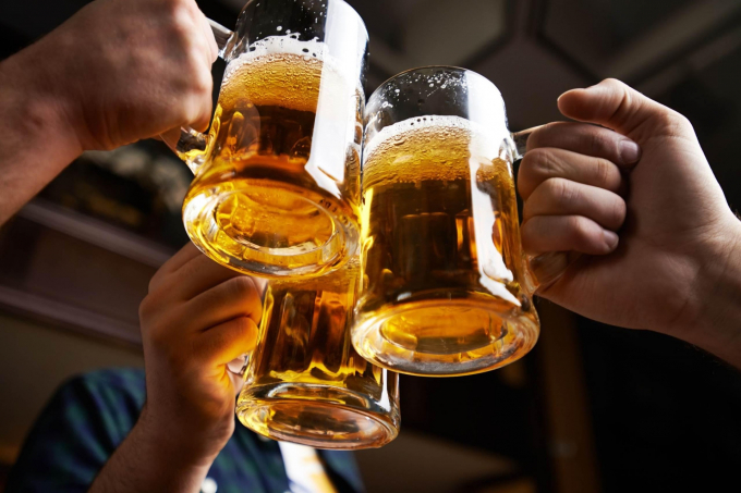 ác chuyên gia dinh dưỡng cho biết uống bia thường xuyên tiềm ẩn các vấn đề về tiêu hóa. Ảnh: Shutterstock.