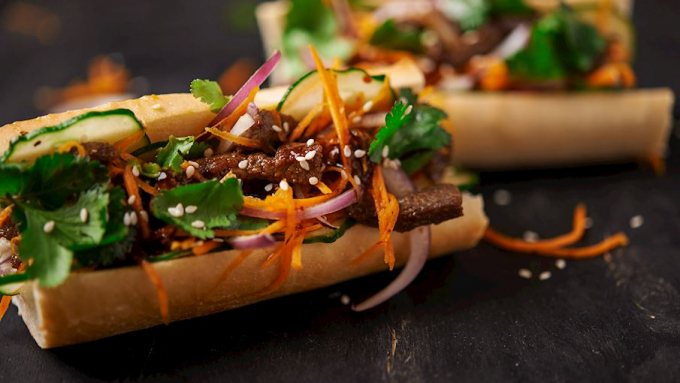 Bánh mì Việt Nam được xếp thứ sáu trong danh sách 100 món ăn đường phố ngon nhất thế giới