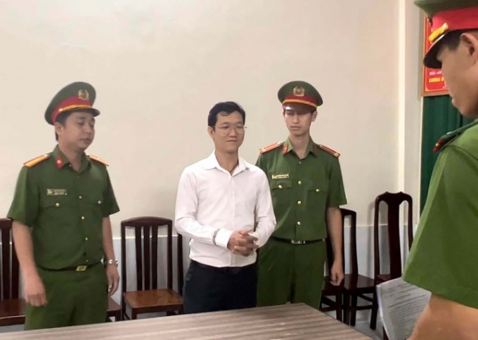 Cơ quan CSĐT đọc lệnh bắt tạm giam bị can Đặng Anh Quân.