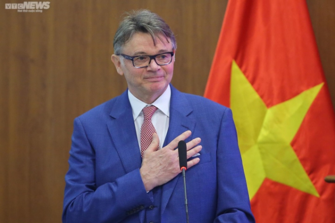 HLV Philippe Troussier nhậm chức ở đội tuyển Việt Nam.
