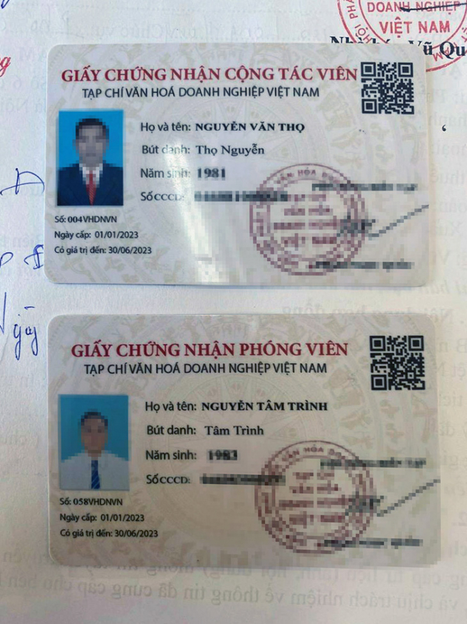 Giấy chứng nhận phóng viên và cộng tác viên do hai nghi can cung cấp - Ảnh: A.B.