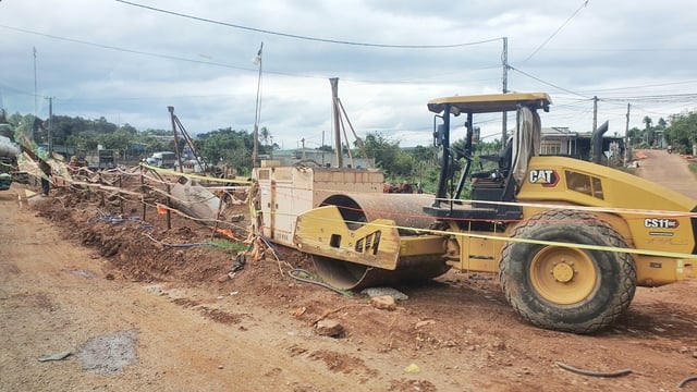 Nhiều đoạn trong dự án đang bị chậm tiến độ, thiếu an toàn trong lưu thông TRẦN HIẾU
