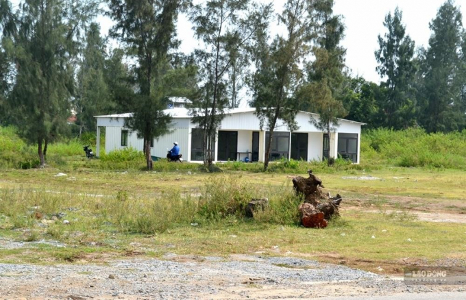 Dự án Khu Du lịch biển Mỹ Khê bỏ hoang sau 13 năm cỏ mọc um tùm, nhếch nhác. Ảnh: Viên Nguyễn