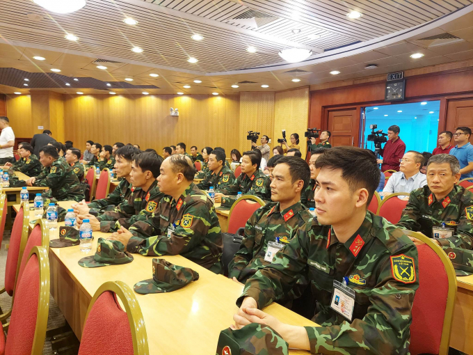 Kiểm định viên quân sự tăng cường chi viện cho Hà Nội và TP.HCM