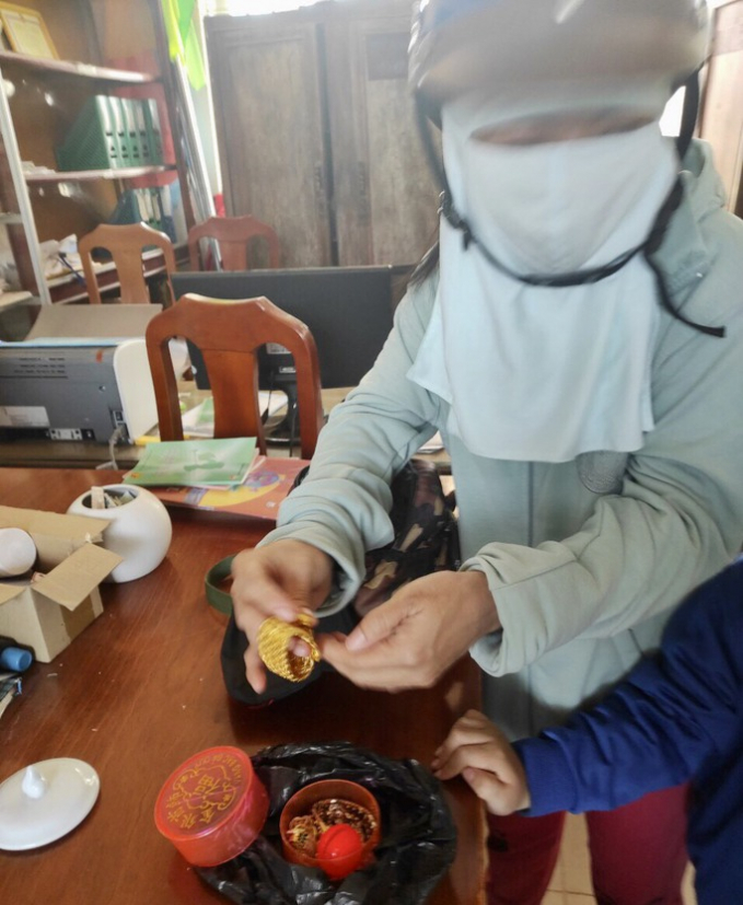 Người phụ nữ nhận lại tài sản trị giá hơn 100 triệu đồng