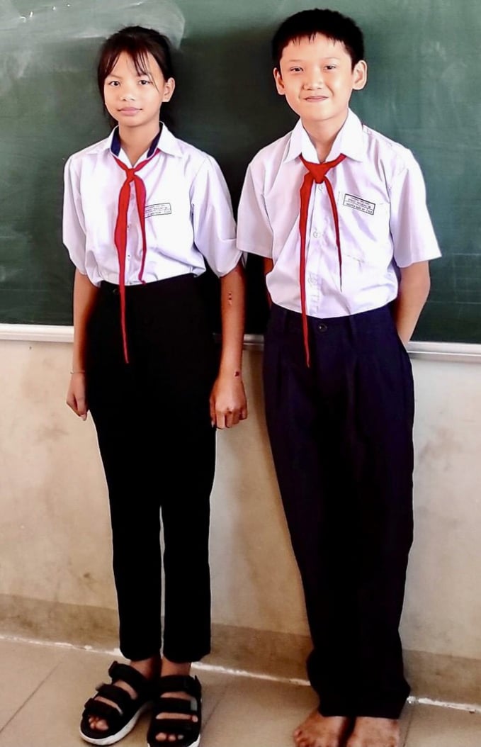 Em Lê Bảo Trâm và Nguyễn Quốc Kỳ vừa có hành động đẹp khi trả lại tài sản cho người đánh rơi