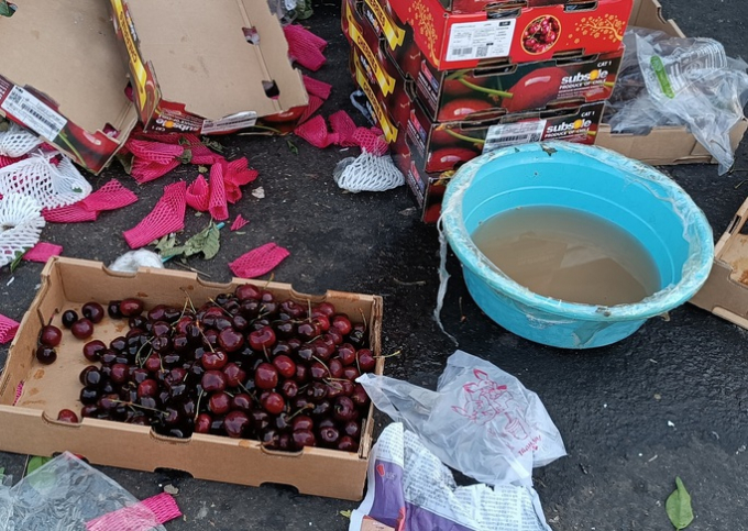 Cherry được rửa lại trước khi bán
