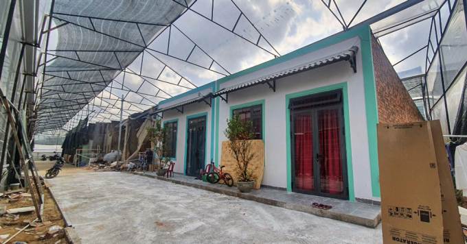 Nhà kính “ấp” nhà xây không phép ở Đà Lạt