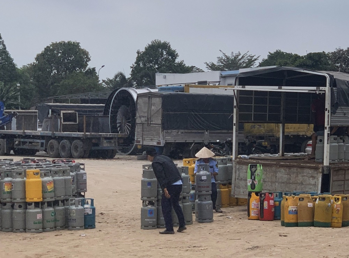 Điểm kinh doanh không đủ điều kiện và đang thu gom trái phép chai LPG tại quận 12. (Ảnh: Cục Quản lý thị trường TP.HCM)