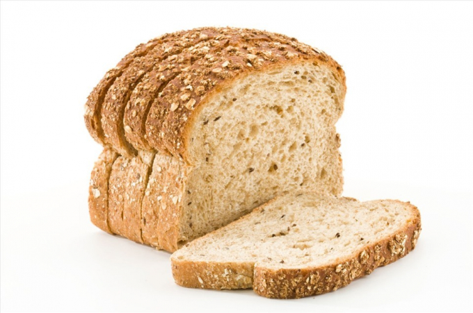 Bánh mì nguyên cám là thực phẩm thích hợp cho người tiểu đường. Ảnh: Xinhua