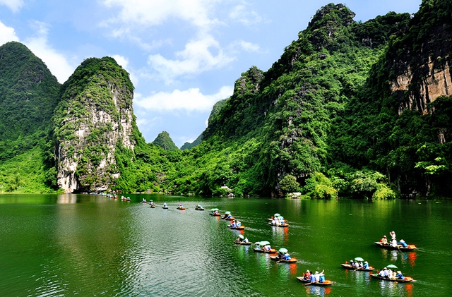Ninh Bình vừa được Forbes bình chọn là 1 trong 23 địa điểm đáng đến nhất trên thế giới. Ảnh: TL