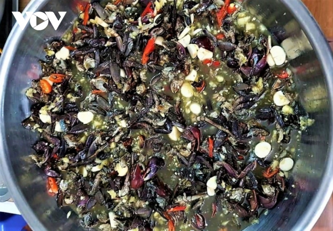 Ba khía muối trộn sẵn đang được bán với giá 120 - 130 ngàn đồng/kg.
