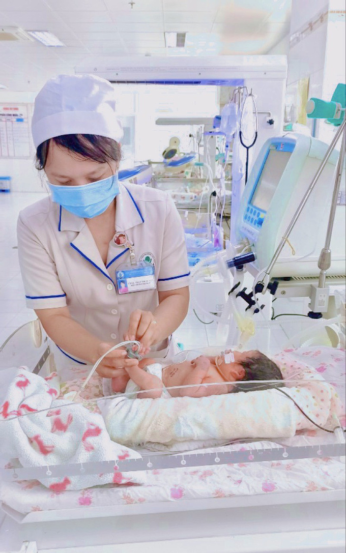 Bé sơ sinh non tháng được chăm sóc theo dõi 24/24 giờ tại Bệnh viện Nhi đồng Cần Thơ - Ảnh: BV