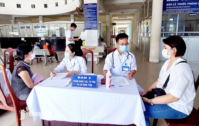 Người dân cần thực hiện nghiêm việc đeo khẩu trang nơi đông người