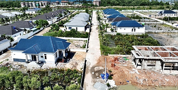 Các cấp chính quyền và ngành chức năng ở TP Phú Quốc buông lỏng quản lý dẫn đến hình thành khu biệt thự 79 căn xây dựng không phép trên đất gần 19 ha đất của nhà nước