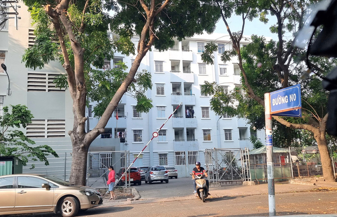 Chung cư Phú Hòa là dự án nhà ở xã hội cho cán bộ, viên chức đầu tiên của Bình Dương có vị trí trung tâm, nhiều trường hợp ở sai đối tượng, “quên” trả nhà - Ảnh: TUẤN DUY