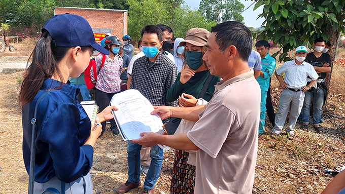 Khách hàng mua đất nền tại dự án khu nhà ở Tân Phước điêu đứng vì chủ đầu tư mang giấy CNQSĐ đi thế chấp vay ngân hàng rồi bị cưỡng chế kê biên tài sản.