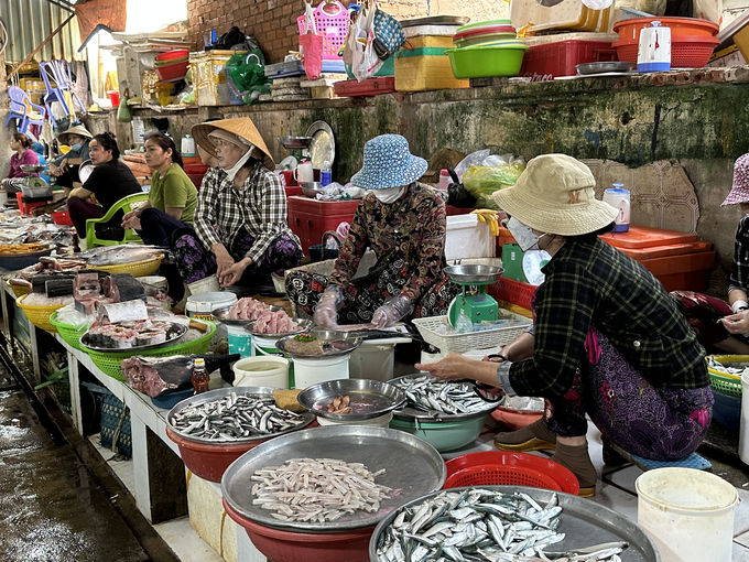 Giá hải sản đã bắt đầu tăng trước lễ. Trong ảnh: Khu vực bán hải sản tại Chợ Vũng Tàu.
