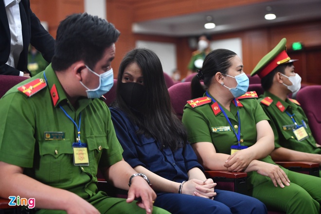 Bị cáo Nguyễn Võ Quỳnh Trang tại tòa. Ảnh: Duy Hiệu.