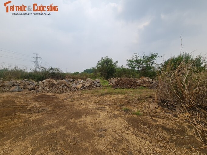 Tại thửa 11 tờ 23 bãi đổ thải tại xã Hưng Thịnh, hình ảnh ngày 14/04/2023.