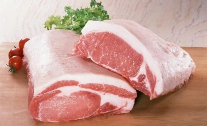 Thịt sạch là thịt không nuôi cám tăng trọng, không tồn dư thuốc và các hoá chất.