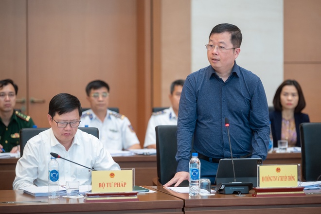 Thứ trưởng Bộ Thông tin và Truyền thông Nguyễn Thanh Lâm cho biết sau khi Nghị định mới được ban hành cuối năm 2023, các tài khoản mạng xã hội không định danh sẽ bị ngăn chặn, xử lý. Ảnh: Phạm Thắng.