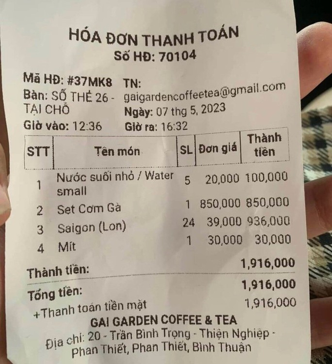 Hoá đơn thanh toán gây nhiều ý kiến khác nhau được thực khách chia sẻ trên mạng xã hội
