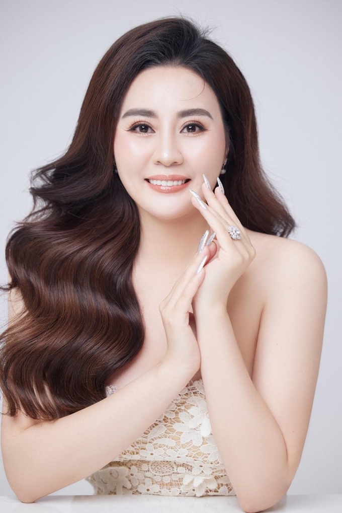 Hoa hậu Phan Kim Oanh thông báo lý do đêm chung kết được dời lịch.