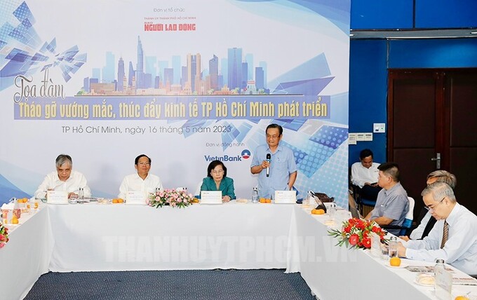 Quang cảnh buổi tọa đàm.
