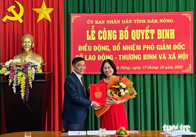 Bà Nguyễn Thị Thanh Hương trong ngày được điều động giữ chức vụ mới, nhưng bà bày tỏ xin nghỉ hưu 'non' ngay tại buổi lễ này - Ảnh: TÂM AN