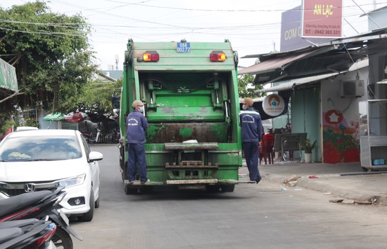 Hiện mỗi ngày TP Phú Quốc thải ra khoảng 180.000 tấn rác, chỉ 80% trong số đó được thu gom về bãi tạm ở xã Hàm Ninh. Ảnh: QUỐC BÌNH