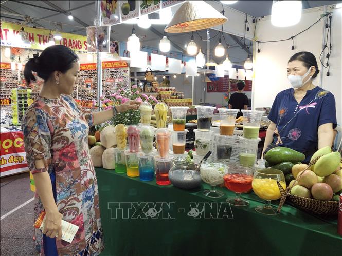 Đa dạng món giải khát chế biến từ trái cây nhiệt đới được giới thiệu trong Ngày hội văn hóa, ẩm thực Đông Nam Á - Việt Nam lần thứ nhất, năm 2023.