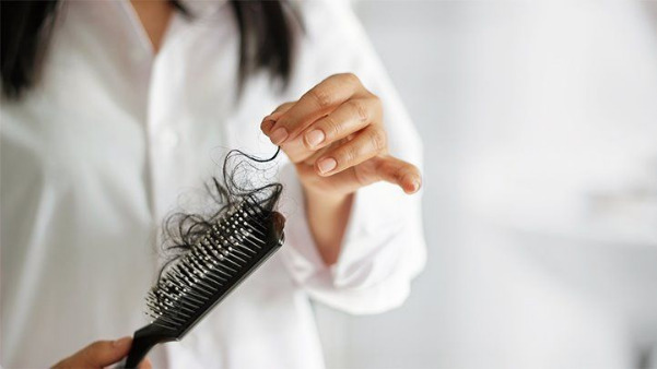‏Rụng tóc là một vấn đề phổ biến, có thể xảy ra ở mọi độ tuổi, ở cả nam và nữ.