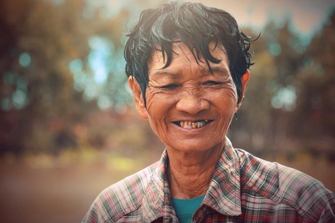 Bà Trần Thị Kim Thia dành phần lớn cuộc đời của mình mưu sinh bằng nghề bán vé số. Ảnh: Tư liệu