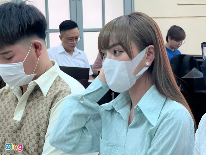 Bị cáo Nguyễn Xuân Hương Trang (tức Trang Nemo). Ảnh: Hoàng Dương.